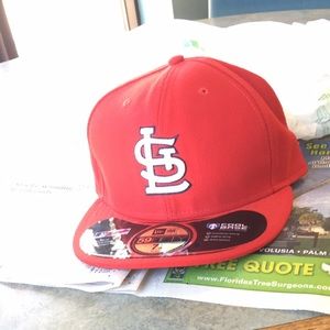 Fitted cardinals hat